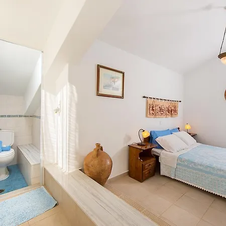 Beachfront Rhodes Seashell * גנאדי