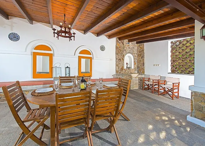 Beachfront Rhodes Seashell غينادي