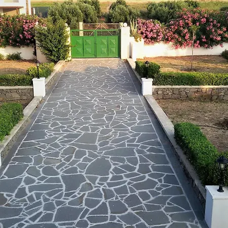 Beachfront Rhodes Seashell 겐나디