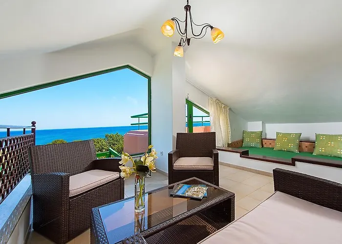 Beachfront Rhodes Seashell 펜션 *